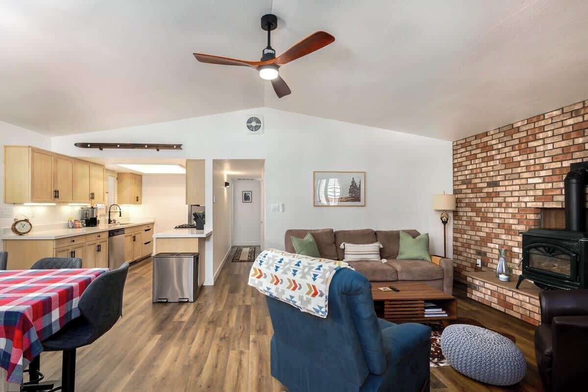 TV, fireplace, offices