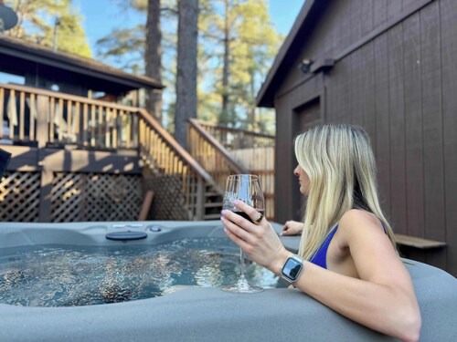 Twin Pines Cabin with Fireplace