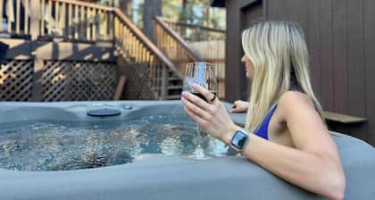 Twin Pines Cabin with Fireplace