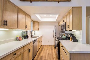 Fridge, microwave, oven, stovetop - Twin Pines Cabin with Fireplace (Flagstaff)