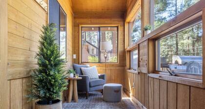 Twin Pines Cabin with Fireplace