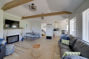 TV, fireplace - Stylish Grass Lake Retreat - Steps to Park! (Grass Lake)