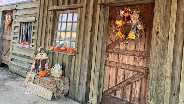 A rustic wooden building with a sign reading "Sheriff's Office". - Davis Ranch in beautiful Plainview Arkansas next to Nimrod Lake. Pet Friendly. (Plainview)