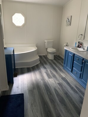 提供毛巾、廁紙