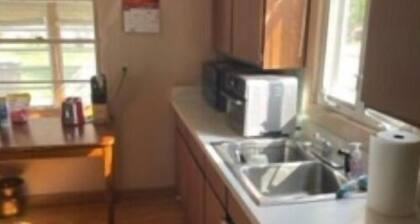 Two bedroom ranch that sleeps 5 Ideal for NFL Draft, EAA, Little League tourneys