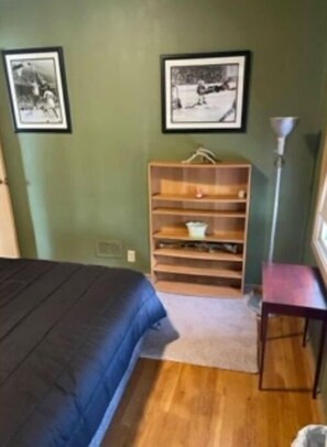 2 bedrooms, desk, free WiFi, bed sheets - Two bedroom ranch that sleeps 5 Ideal for NFL Draft, EAA, Little League tourneys (Waupun)