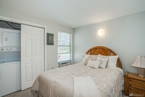 2 bedrooms, in-room safe, WiFi, bed sheets