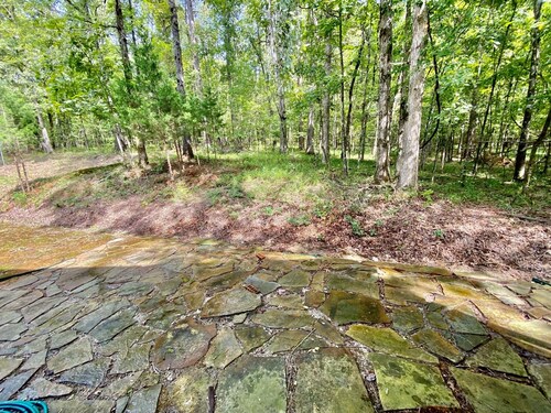 1 bed guesthouse w/ sofa sleeper on 15 acres 10 minutes from anywhere in Oxford 