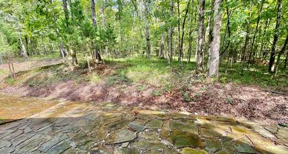 1 bed guesthouse w/ sofa sleeper on 15 acres 10 minutes from anywhere in Oxford