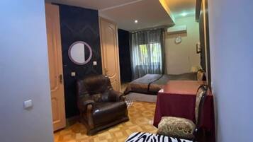 مكتب وواي فاي مجانًا وملاءات أسرّة