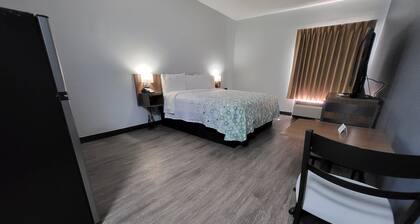 HomeTowne Studios by Red Roof Prattville