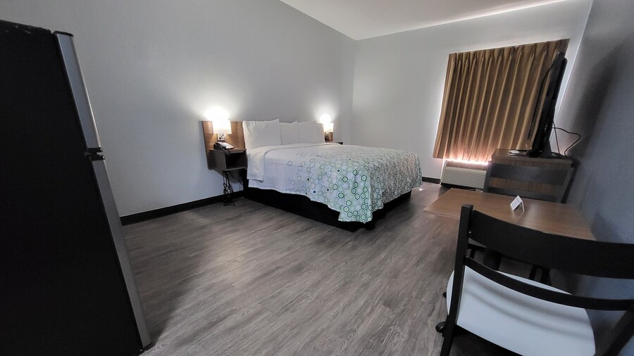 HomeTowne Studios by Red Roof Prattville