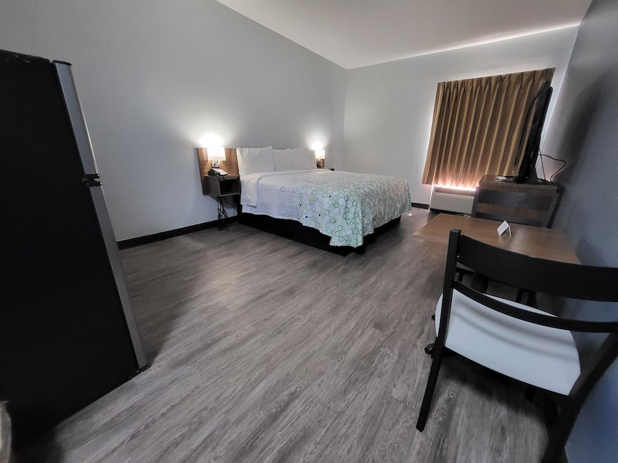 Cortinas blackout, tabla de planchar con plancha y wifi gratis