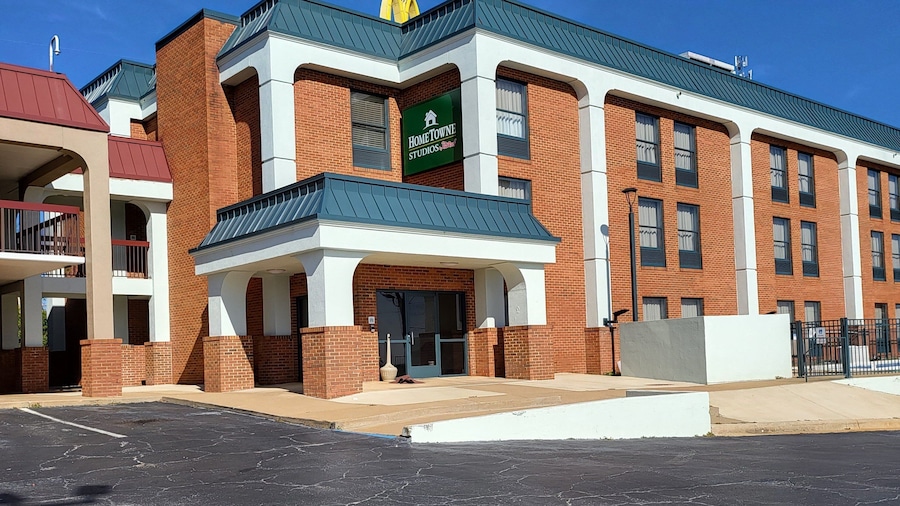 HomeTowne Studios by Red Roof Prattville