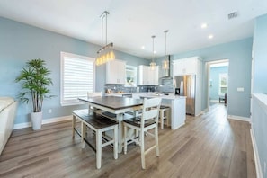 Dining - "Seas the day"-Luxury, Spacious, BBQ (Jacksonville Beach)
