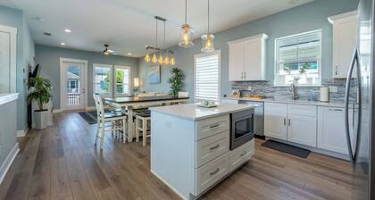"Seas the day"-Luxury, Spacious, BBQ