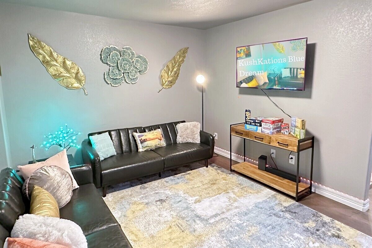 Smart TV, stereo, offices