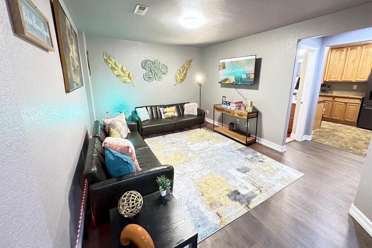 Smart TV, stereo, offices