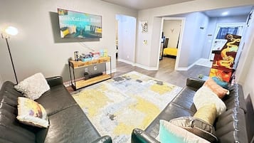 3 bedrooms, desk, iron/ironing board, WiFi