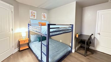 3 bedrooms, desk, iron/ironing board, WiFi