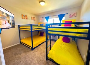 3 bedrooms, desk, iron/ironing board, WiFi