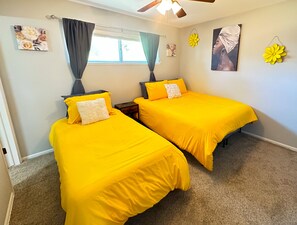 3 slaapkamers, een bureau, een strijkplank/strijkijzer, wifi