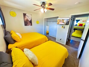 3 bedrooms, desk, iron/ironing board, free WiFi