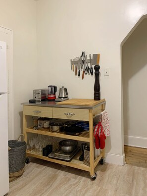 Cookware/dishes/utensils