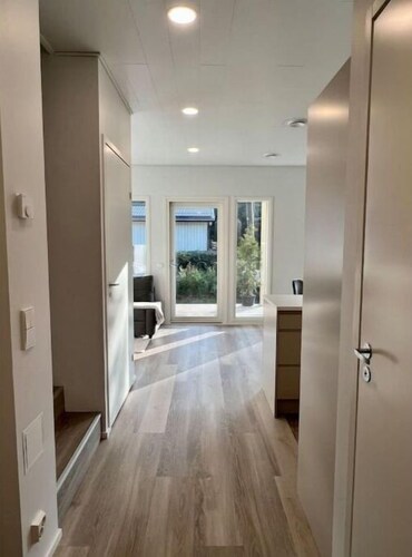 Modern semi-detached house near the airport,free parking