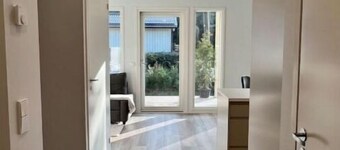 Modern semi-detached house near the airport,free parking