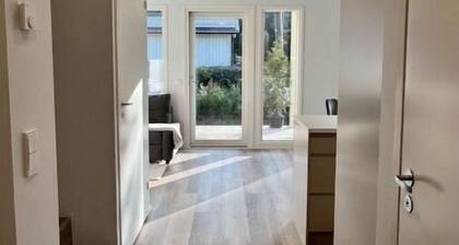 Modern semi-detached house near the airport,free parking