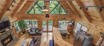 Hidden Haven Log Cabin w/ Private Hot Tub