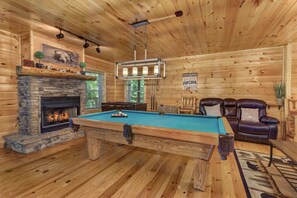 Cabin, Multiple Beds, Hot Tub, Mountain View (Hidden Haven) | Games room