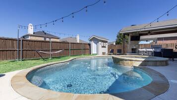 Piscina coberta i piscina a l'aire lliure