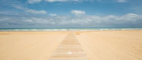 Una spiaggia nelle vicinanze