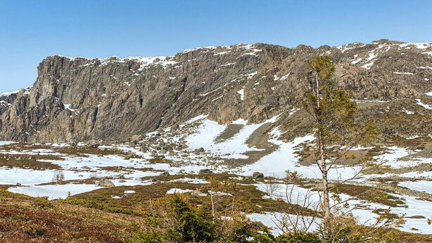 A mountainous landscape with rocky cliffs and patches of snow. - 3 bedroom lovely home in Hemsedal (Hemsedal)