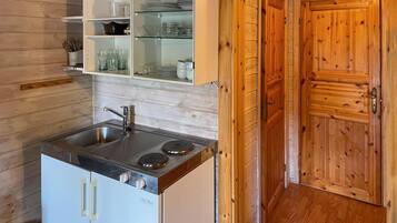 Geladeira, cooktop, cafeteira/chaleira