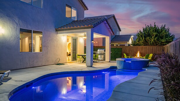 Pool - Luxury Clean 2,654 SF home Pool, Spa, Arcade Game Room and Home Theatre for 14!! (Coachella)