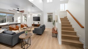 Smart TV - Luxury Clean 2,654 SF home Pool, Spa, Arcade Game Room and Home Theatre for 14!! (Coachella)
