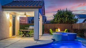 Outdoor dining - Luxury Clean 2,654 SF home Pool, Spa, Arcade Game Room and Home Theatre for 14!! (Coachella)
