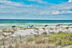 Beach nearby - BEAUTIFUL GULF VIEWS, 4 MIN WALK to BEACH  MANY UPGRADES SUNSETS ARE AWESOME (Miramar Beach)