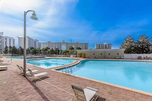Piscine extérieure, piscine chauffée
