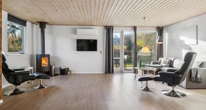 Amazing home in FarsĂž with WiFi