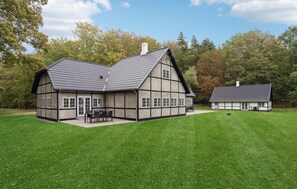 Exterior - 4 bedroom lovely home in Næstved (Næstved)