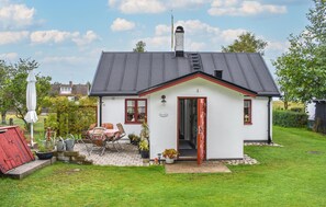 Exterior - Amazing home in Kivik with WiFi (Kivik)