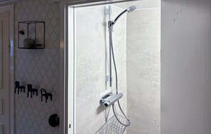 Douche, sèche-cheveux