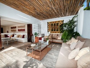 Smart TV, DVD player, stereo