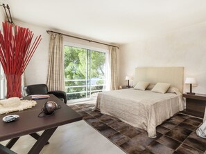 5 habitaciones, tabla de planchar con plancha y cuna de viaje 