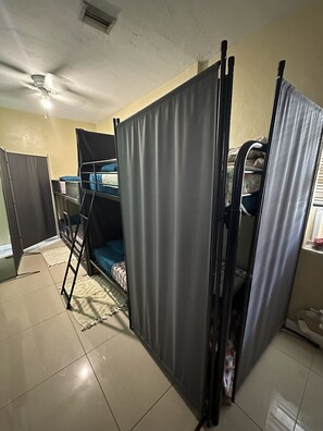 Free WiFi - Miami Vibes Hostel-Like Shared Room (North Miami)