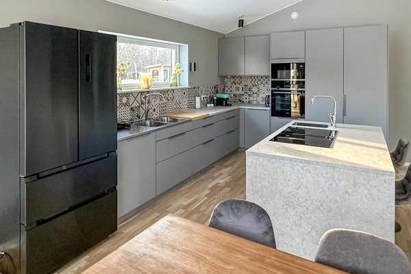 Frigorífico, horno, lavavajillas y cafetera o tetera